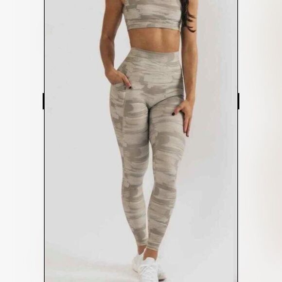Alphalete Surface Pocket Leggings Desert Canvas Camo Women’s Small - Picture 1 of 5